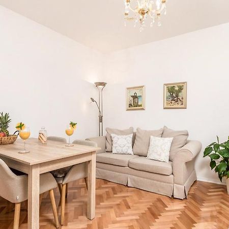 Sunset Apartment With Sea View 포블랴나 외부 사진