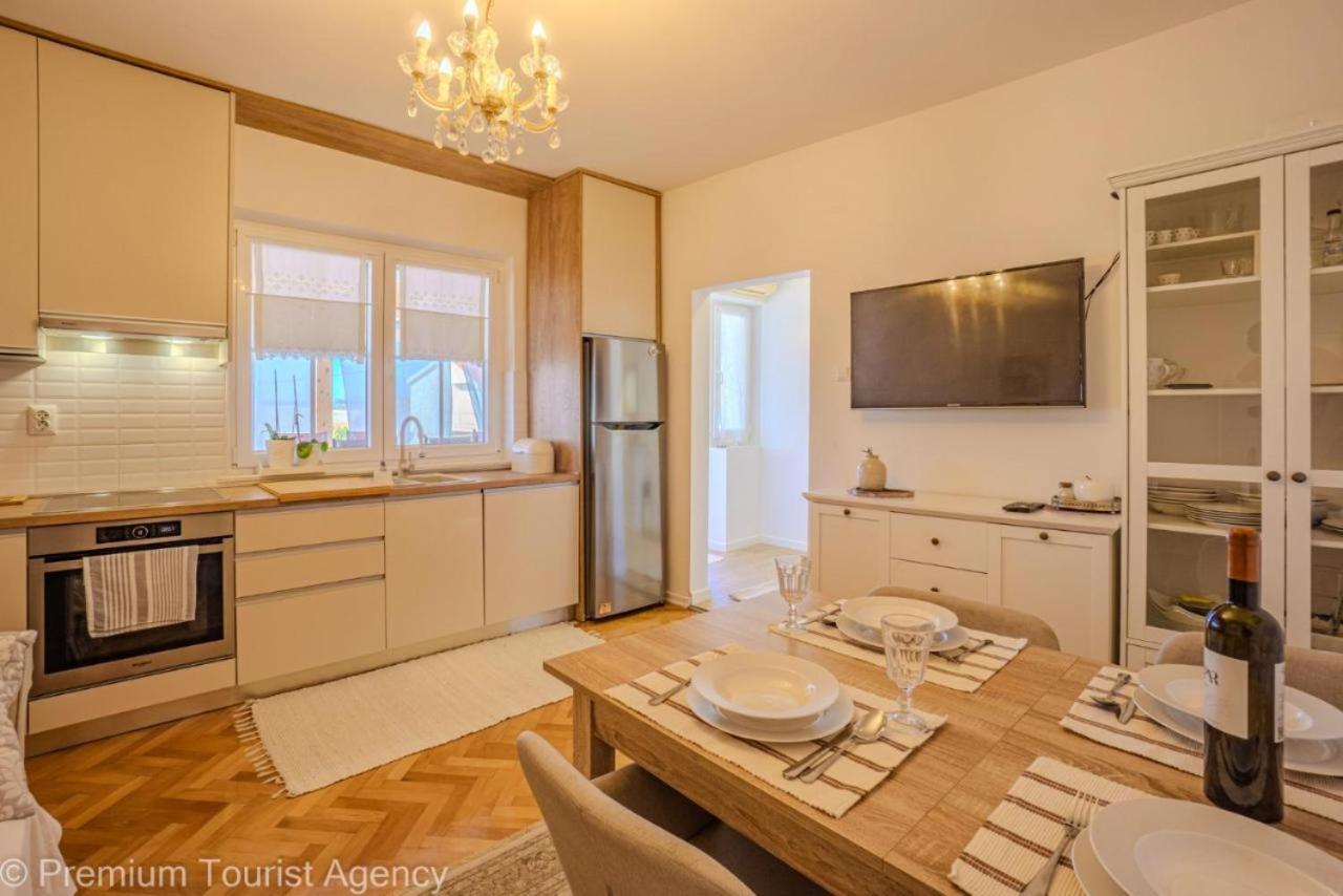 Sunset Apartment With Sea View 포블랴나 외부 사진