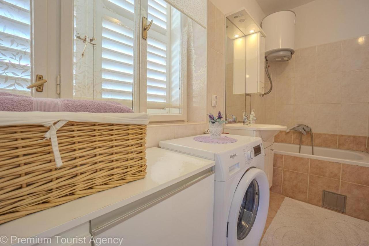 Sunset Apartment With Sea View 포블랴나 외부 사진