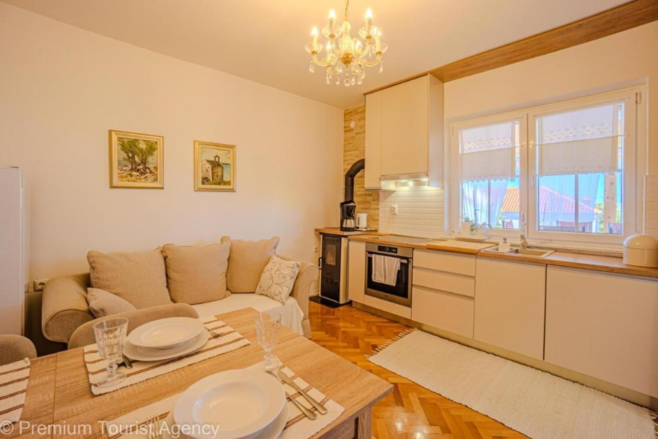 Sunset Apartment With Sea View 포블랴나 외부 사진